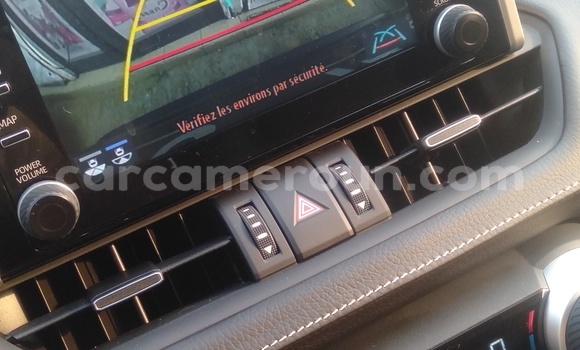 Sayi Imported Toyota RAV4 Blue Mota in Douala a Ƙasar Kamaru Sayi Imported Toyota RAV4 Blue Mota in Douala a Ƙasar Kamaru