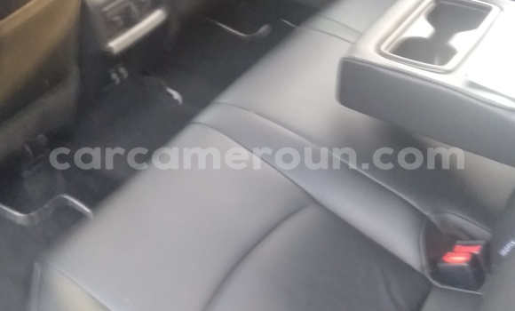 Sayi Imported Toyota RAV4 Blue Mota in Douala a Ƙasar Kamaru Sayi Imported Toyota RAV4 Blue Mota in Douala a Ƙasar Kamaru