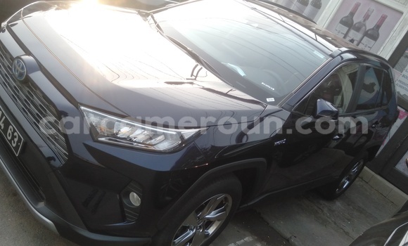 Sayi Imported Toyota RAV4 Blue Mota in Douala a Ƙasar Kamaru Sayi Imported Toyota RAV4 Blue Mota in Douala a Ƙasar Kamaru