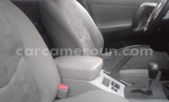 Sayi Imported Toyota RAV4 Brown Mota in Douala a Ƙasar Kamaru Sayi Imported Toyota RAV4 Brown Mota in Douala a Ƙasar Kamaru