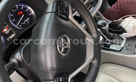Sayi Imported Toyota Highlander Blue Mota in Douala a Ƙasar Kamaru Sayi Imported Toyota Highlander Blue Mota in Douala a Ƙasar Kamaru