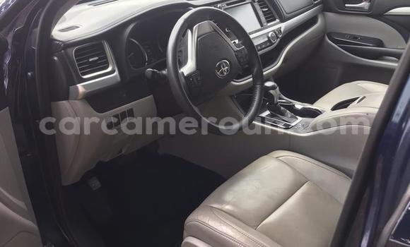 Sayi Imported Toyota Highlander Blue Mota in Douala a Ƙasar Kamaru Sayi Imported Toyota Highlander Blue Mota in Douala a Ƙasar Kamaru