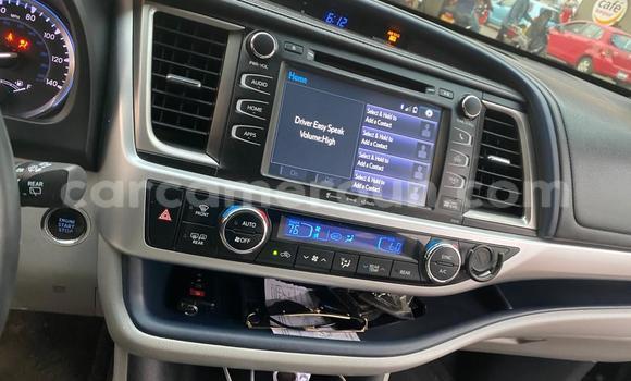 Sayi Imported Toyota Highlander Blue Mota in Douala a Ƙasar Kamaru Sayi Imported Toyota Highlander Blue Mota in Douala a Ƙasar Kamaru