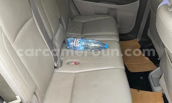 Sayi Imported Toyota Highlander Blue Mota in Douala a Ƙasar Kamaru Sayi Imported Toyota Highlander Blue Mota in Douala a Ƙasar Kamaru