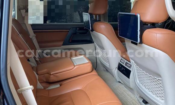 Sayi Na hannu Toyota Land Cruiser Black Mota in Douala a Ƙasar Kamaru Sayi Na hannu Toyota Land Cruiser Black Mota in Douala a Ƙasar Kamaru