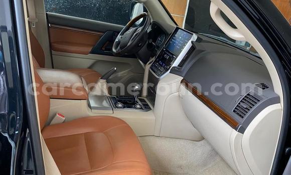 Sayi Na hannu Toyota Land Cruiser Black Mota in Douala a Ƙasar Kamaru Sayi Na hannu Toyota Land Cruiser Black Mota in Douala a Ƙasar Kamaru