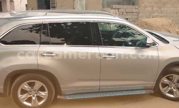 Sayi Imported Toyota Highlander Azurfa Mota in Douala a Ƙasar Kamaru Sayi Imported Toyota Highlander Azurfa Mota in Douala a Ƙasar Kamaru