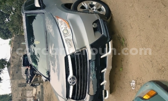 Sayi Imported Toyota Highlander Azurfa Mota in Douala a Ƙasar Kamaru Sayi Imported Toyota Highlander Azurfa Mota in Douala a Ƙasar Kamaru