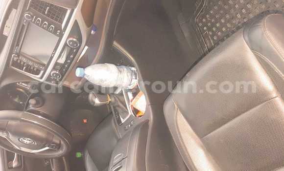 Sayi Imported Toyota Highlander Azurfa Mota in Douala a Ƙasar Kamaru Sayi Imported Toyota Highlander Azurfa Mota in Douala a Ƙasar Kamaru