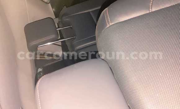 Sayi Imported Toyota Highlander Azurfa Mota in Douala a Ƙasar Kamaru Sayi Imported Toyota Highlander Azurfa Mota in Douala a Ƙasar Kamaru