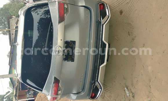 Sayi Imported Toyota Highlander Azurfa Mota in Douala a Ƙasar Kamaru Sayi Imported Toyota Highlander Azurfa Mota in Douala a Ƙasar Kamaru