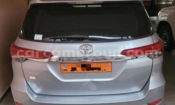 Sayi Na hannu Toyota Fortuner Azurfa Mota in Douala a Ƙasar Kamaru Sayi Na hannu Toyota Fortuner Azurfa Mota in Douala a Ƙasar Kamaru