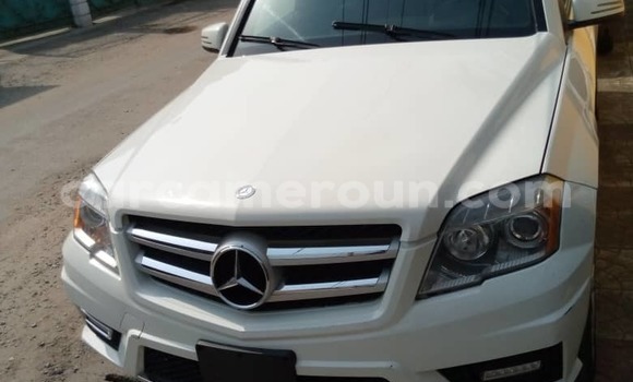 Sayi Imported Mercedes Viano White Mota in Douala a Ƙasar Kamaru