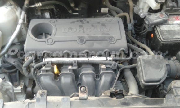 Sayi Imported Kia Sportage White Mota in Douala a Ƙasar Kamaru Sayi Imported Kia Sportage White Mota in Douala a Ƙasar Kamaru