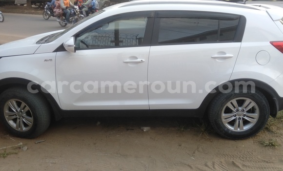 Sayi Imported Kia Sportage White Mota in Douala a Ƙasar Kamaru Sayi Imported Kia Sportage White Mota in Douala a Ƙasar Kamaru