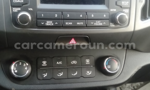 Sayi Imported Kia Sportage White Mota in Douala a Ƙasar Kamaru Sayi Imported Kia Sportage White Mota in Douala a Ƙasar Kamaru