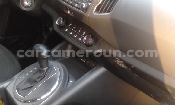 Sayi Imported Kia Sportage White Mota in Douala a Ƙasar Kamaru Sayi Imported Kia Sportage White Mota in Douala a Ƙasar Kamaru