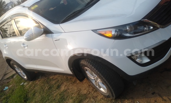 Sayi Imported Kia Sportage White Mota in Douala a Ƙasar Kamaru Sayi Imported Kia Sportage White Mota in Douala a Ƙasar Kamaru