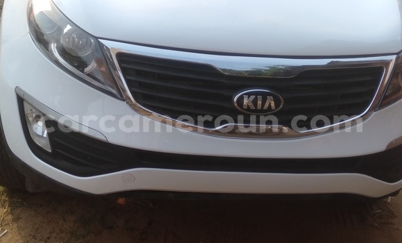 Sayi Imported Kia Sportage White Mota in Douala a Ƙasar Kamaru Sayi Imported Kia Sportage White Mota in Douala a Ƙasar Kamaru