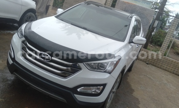 Sayi Imported Hyundai Santa Fe White Mota in Douala a Ƙasar Kamaru Sayi Imported Hyundai Santa Fe White Mota in Douala a Ƙasar Kamaru