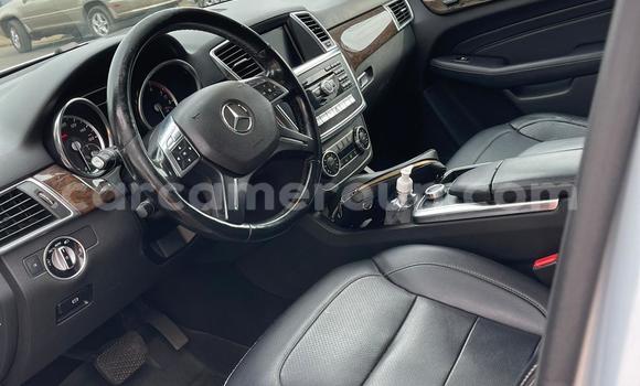 Sayi Na hannu Mercedes‒Benz ML–Class Azurfa Mota in Douala a Ƙasar Kamaru Sayi Na hannu Mercedes‒Benz ML–Class Azurfa Mota in Douala a Ƙasar Kamaru