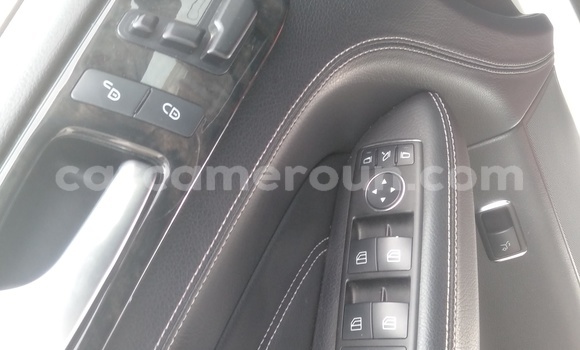 Sayi Imported Mercedes‒Benz ML–Class White Mota in Douala a Ƙasar Kamaru Sayi Imported Mercedes‒Benz ML–Class White Mota in Douala a Ƙasar Kamaru