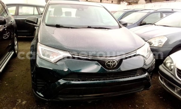 Sayi Imported Toyota RAV4 Blue Mota in Douala a Ƙasar Kamaru Sayi Imported Toyota RAV4 Blue Mota in Douala a Ƙasar Kamaru