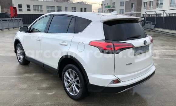 Acheter Occasion Voiture Toyota RAV4 Blanc à Yaoundé, Central Cameroon Acheter Occasion Voiture Toyota RAV4 Blanc à Yaoundé, Central Cameroon