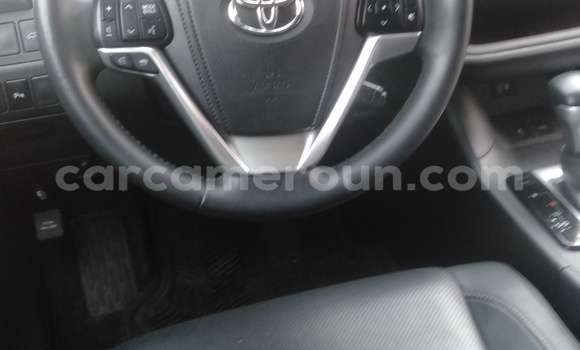 Sayi Imported Toyota Highlander Sauran Mota in Douala a Ƙasar Kamaru Sayi Imported Toyota Highlander Sauran Mota in Douala a Ƙasar Kamaru