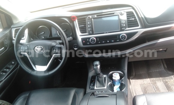Sayi Imported Toyota Highlander Sauran Mota in Douala a Ƙasar Kamaru Sayi Imported Toyota Highlander Sauran Mota in Douala a Ƙasar Kamaru
