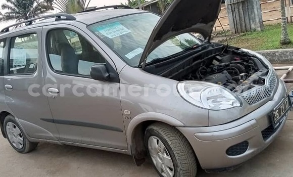 Sayi Sabo Toyota Yaris Verso Azurfa Mota in Douala a Ƙasar Kamaru Sayi Sabo Toyota Yaris Verso Azurfa Mota in Douala a Ƙasar Kamaru