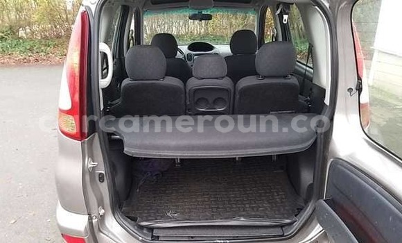 Sayi Sabo Toyota Yaris Verso Azurfa Mota in Douala a Ƙasar Kamaru Sayi Sabo Toyota Yaris Verso Azurfa Mota in Douala a Ƙasar Kamaru