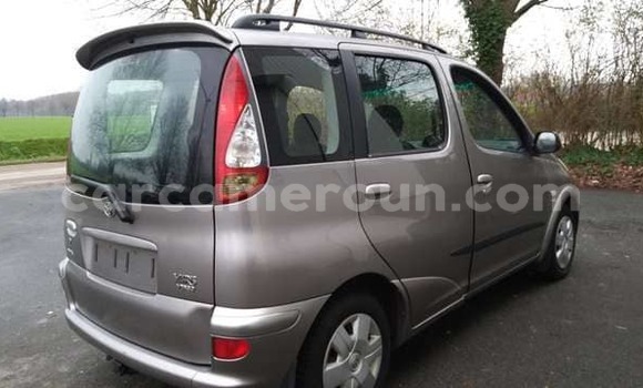 Sayi Sabo Toyota Yaris Verso Azurfa Mota in Douala a Ƙasar Kamaru Sayi Sabo Toyota Yaris Verso Azurfa Mota in Douala a Ƙasar Kamaru