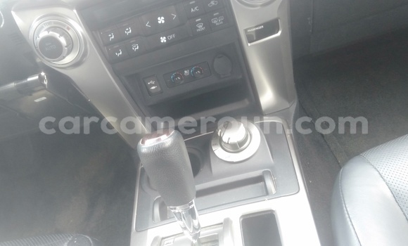 Sayi Imported Toyota 4Runner White Mota in Douala a Ƙasar Kamaru Sayi Imported Toyota 4Runner White Mota in Douala a Ƙasar Kamaru