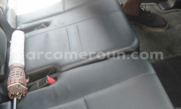 Sayi Imported Toyota 4Runner White Mota in Douala a Ƙasar Kamaru Sayi Imported Toyota 4Runner White Mota in Douala a Ƙasar Kamaru