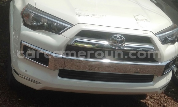 Sayi Imported Toyota 4Runner White Mota in Douala a Ƙasar Kamaru Sayi Imported Toyota 4Runner White Mota in Douala a Ƙasar Kamaru