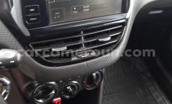 Sayi Na hannu Peugeot 2008 Azurfa Mota in Douala a Ƙasar Kamaru Sayi Na hannu Peugeot 2008 Azurfa Mota in Douala a Ƙasar Kamaru