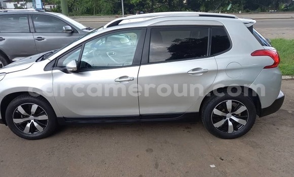 Sayi Na hannu Peugeot 2008 Azurfa Mota in Douala a Ƙasar Kamaru Sayi Na hannu Peugeot 2008 Azurfa Mota in Douala a Ƙasar Kamaru
