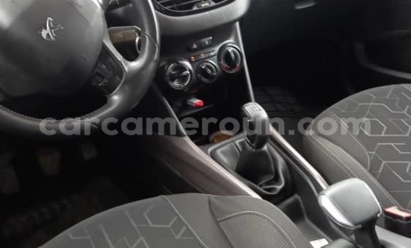 Sayi Na hannu Peugeot 2008 Azurfa Mota in Douala a Ƙasar Kamaru Sayi Na hannu Peugeot 2008 Azurfa Mota in Douala a Ƙasar Kamaru