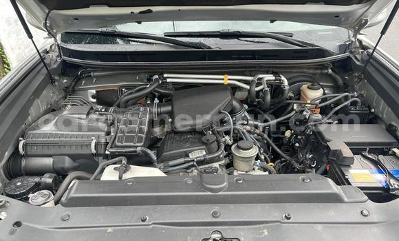 Sayi Imported Toyota Prado Azurfa Mota in Douala a Ƙasar Kamaru Sayi Imported Toyota Prado Azurfa Mota in Douala a Ƙasar Kamaru