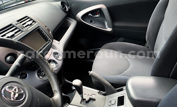Sayi Na hannu Toyota RAV4 Sauran Mota in Douala a Ƙasar Kamaru Sayi Na hannu Toyota RAV4 Sauran Mota in Douala a Ƙasar Kamaru