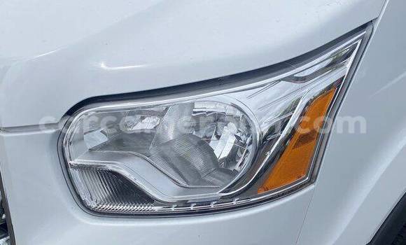 Acheter Neuf Voiture FORD MUSTANG Blanc à Yaoundé, Central Cameroon Acheter Neuf Voiture FORD MUSTANG Blanc à Yaoundé, Central Cameroon