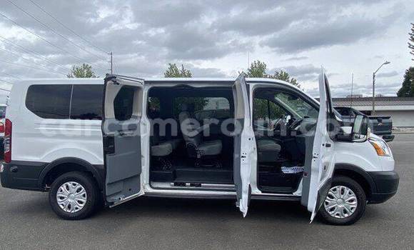 Acheter Neuf Voiture FORD MUSTANG Blanc à Yaoundé, Central Cameroon Acheter Neuf Voiture FORD MUSTANG Blanc à Yaoundé, Central Cameroon