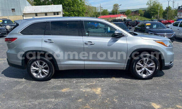 Sayi Sabo Toyota Highlander Sauran Mota in Douala a Ƙasar Kamaru Sayi Sabo Toyota Highlander Sauran Mota in Douala a Ƙasar Kamaru