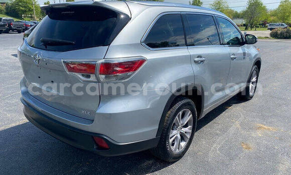 Sayi Sabo Toyota Highlander Sauran Mota in Douala a Ƙasar Kamaru Sayi Sabo Toyota Highlander Sauran Mota in Douala a Ƙasar Kamaru