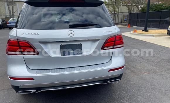 Sayi Imported Mercedes‒Benz GLE Azurfa Mota in Douala a Ƙasar Kamaru Sayi Imported Mercedes‒Benz GLE Azurfa Mota in Douala a Ƙasar Kamaru