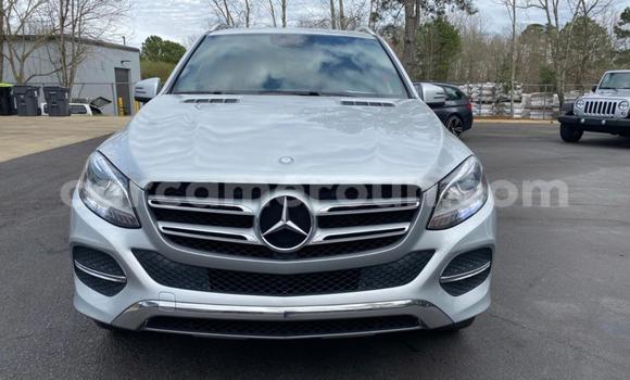 Sayi Imported Mercedes‒Benz GLE Azurfa Mota in Douala a Ƙasar Kamaru Sayi Imported Mercedes‒Benz GLE Azurfa Mota in Douala a Ƙasar Kamaru