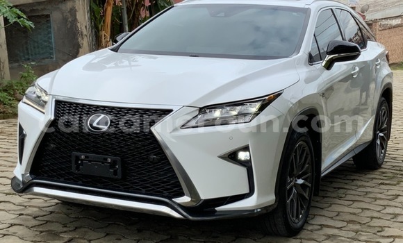 Sayi Imported Lexus RX 350 White Mota in Douala a Ƙasar Kamaru Sayi Imported Lexus RX 350 White Mota in Douala a Ƙasar Kamaru