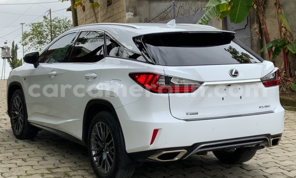 Sayi Imported Lexus RX 350 White Mota in Douala a Ƙasar Kamaru Sayi Imported Lexus RX 350 White Mota in Douala a Ƙasar Kamaru