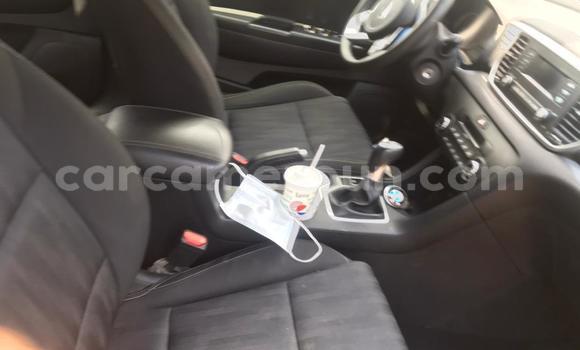 Sayi Na hannu Kia Sportage White Mota in Douala a Ƙasar Kamaru Sayi Na hannu Kia Sportage White Mota in Douala a Ƙasar Kamaru